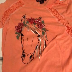 Nice looks brand new horse shirt a cowgirl will love!